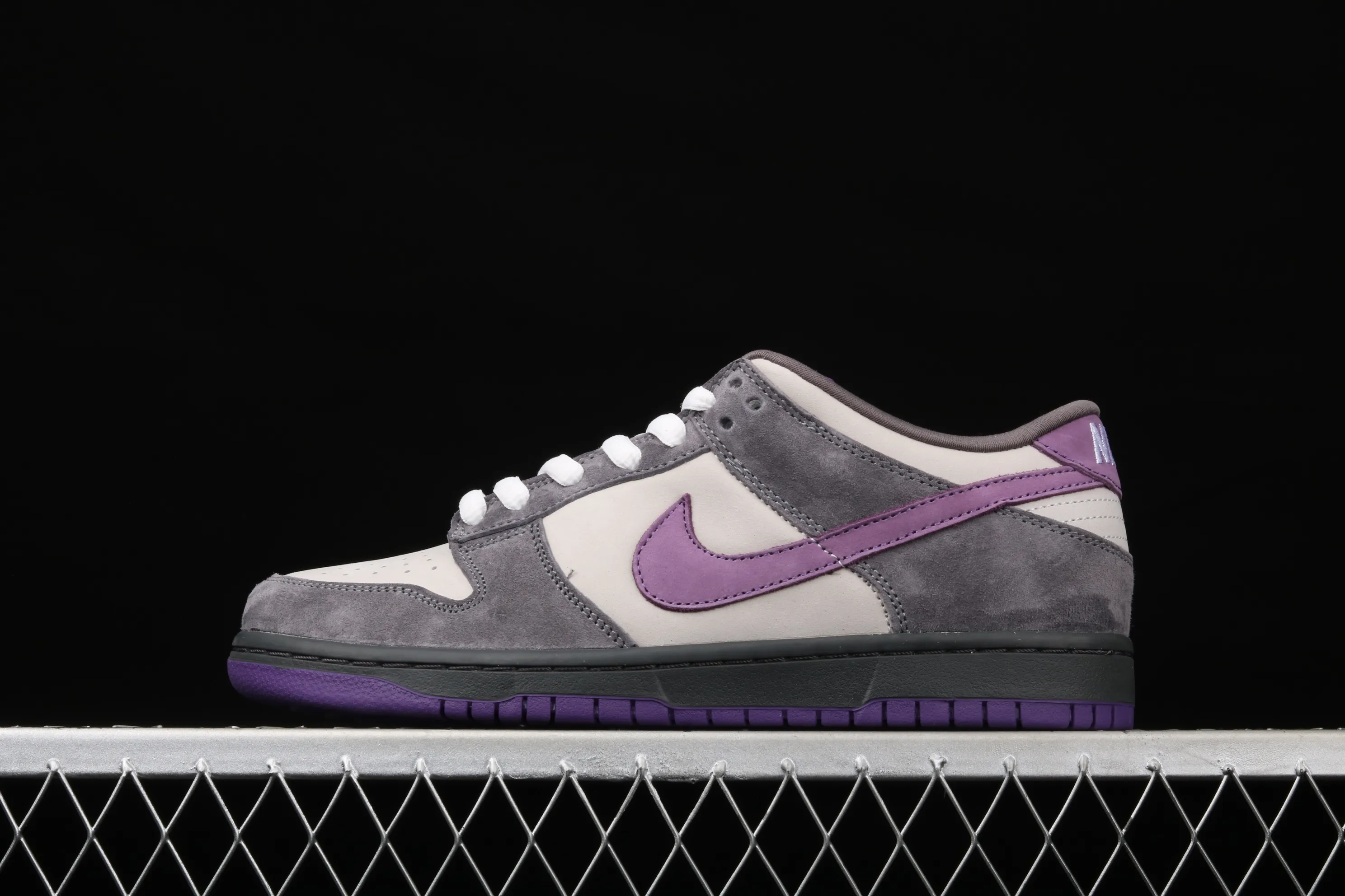 All Categories Nk SB Dunk Series Nk SB Dunk Low Low-top Sneakers J Version Nk Dunk Low Pro SB "Purple Pigeon" Purple Pigeon Casual Sports Skateboard Shoes 304292-051